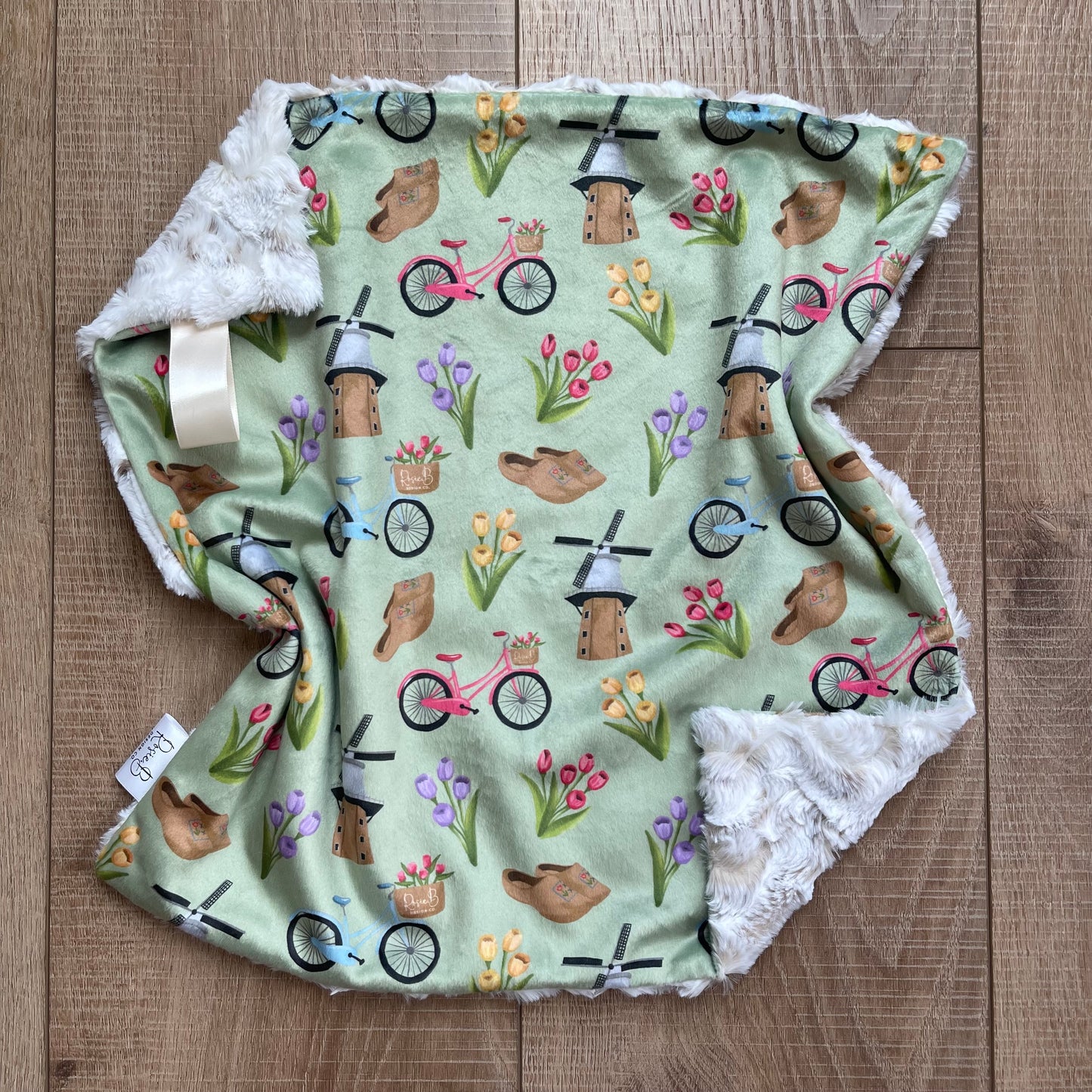 Lovey - Green Tulip Time