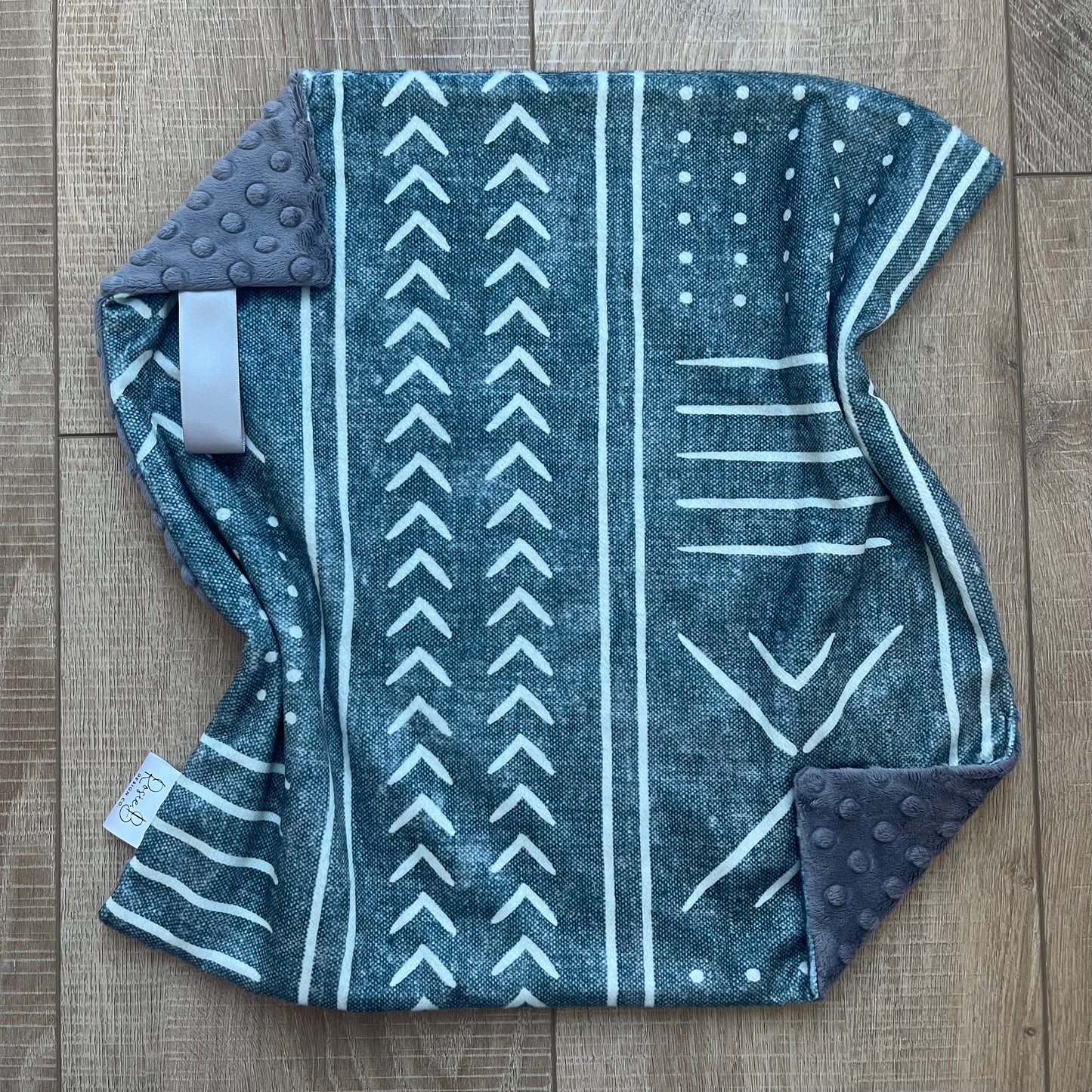 Lovey - Grey Aztec