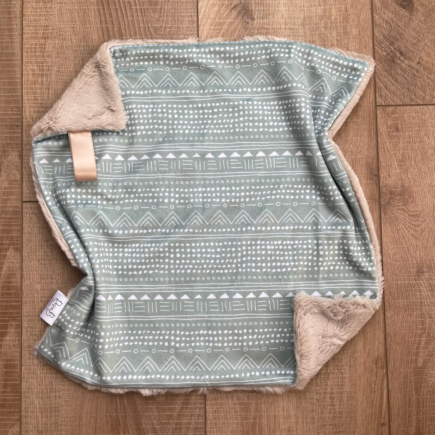 Lovey - Neutral Aztec