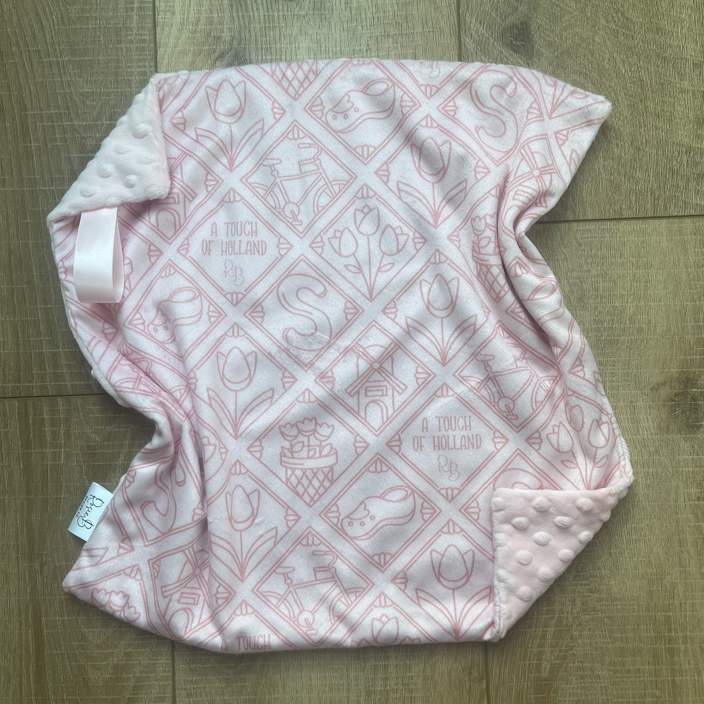 Lovey - Pink Tile Touch of Holland w/ Pink Dimple