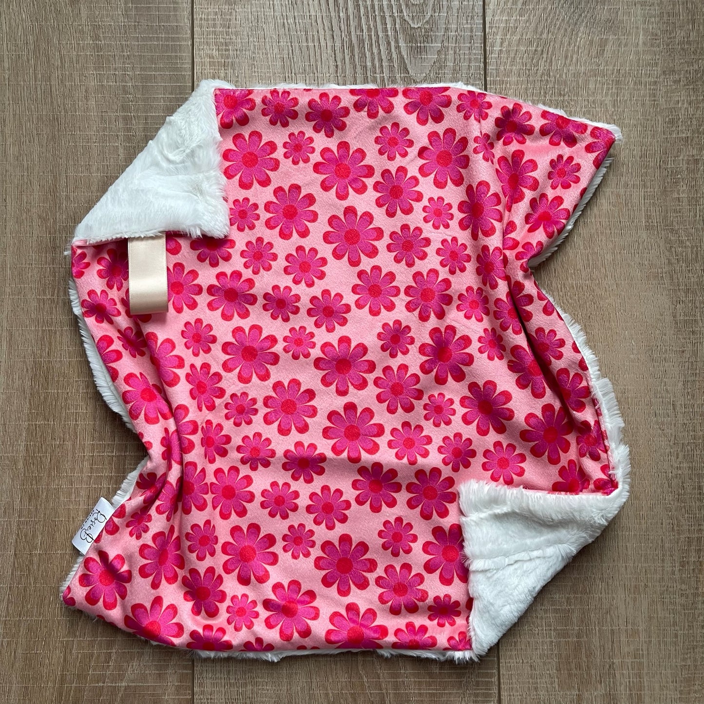 Lovey - Vibrant Retro Daisy