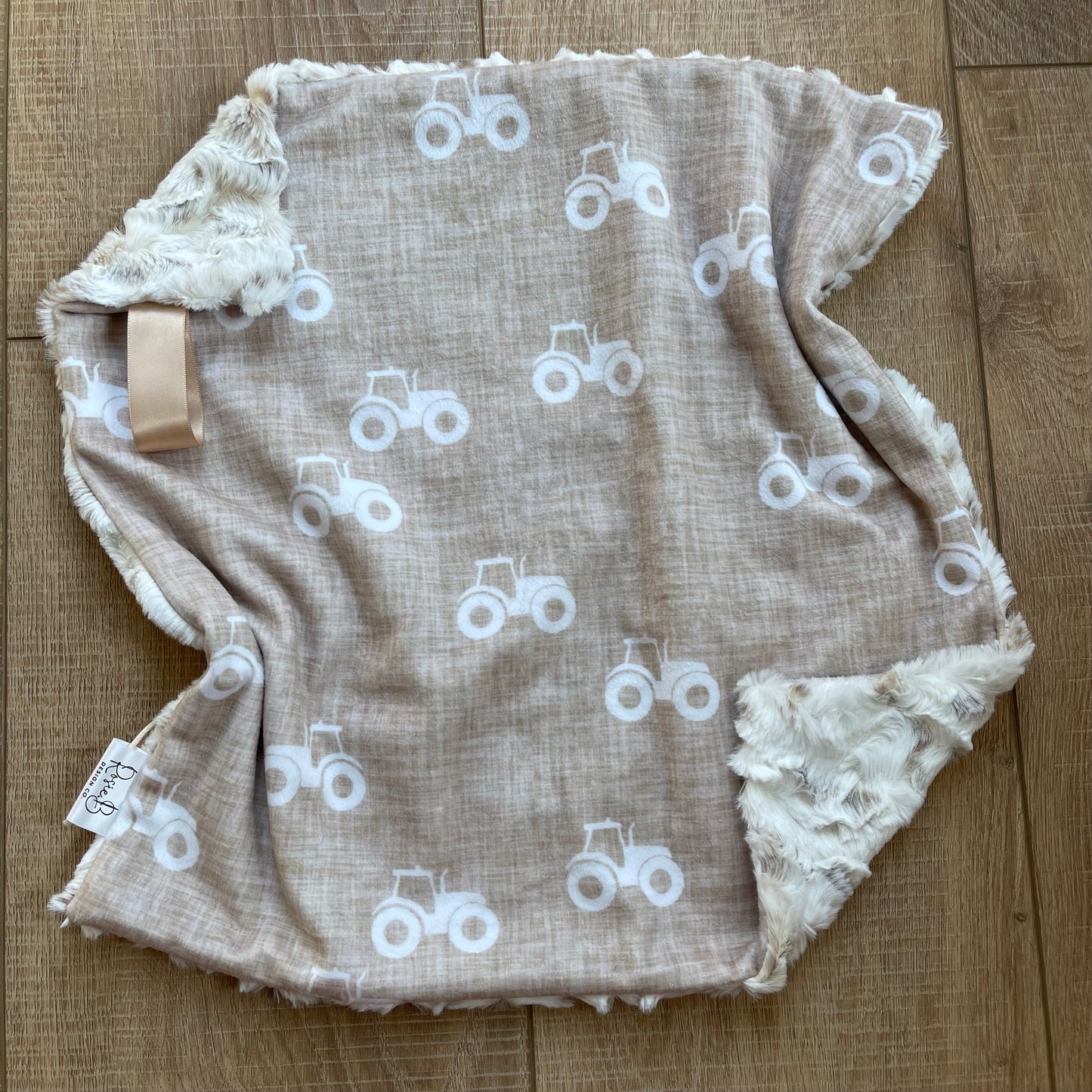Lovey - Beige Linen Farm Tractors