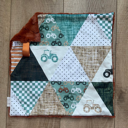 Tractor Linen Triangle Wholecloth