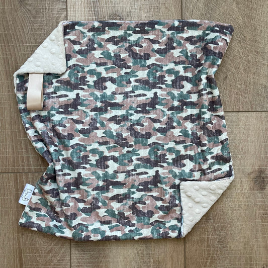 Lovey - Distressed Camo Brown & Green