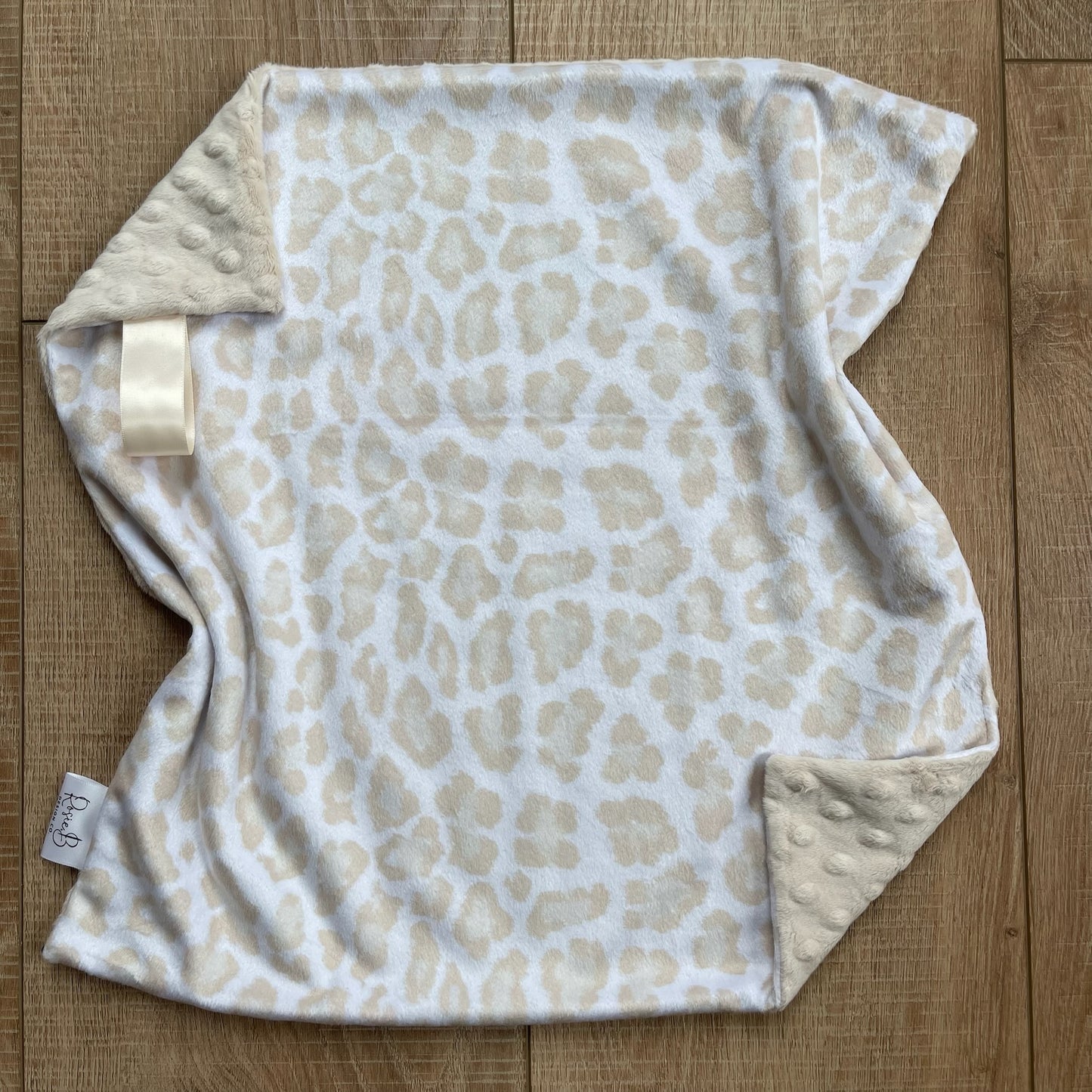 Lovey - Beige Leopard Print