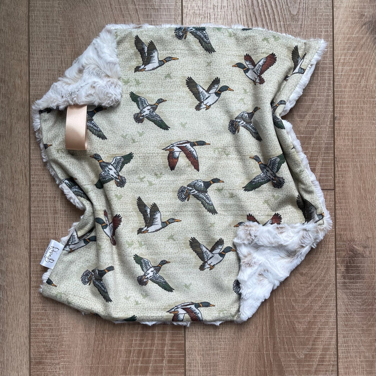Lovey - Flying Ducks