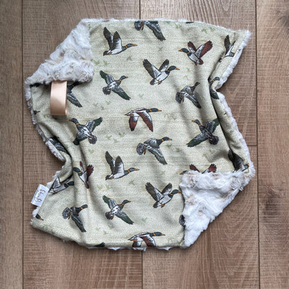 Lovey - Flying Ducks