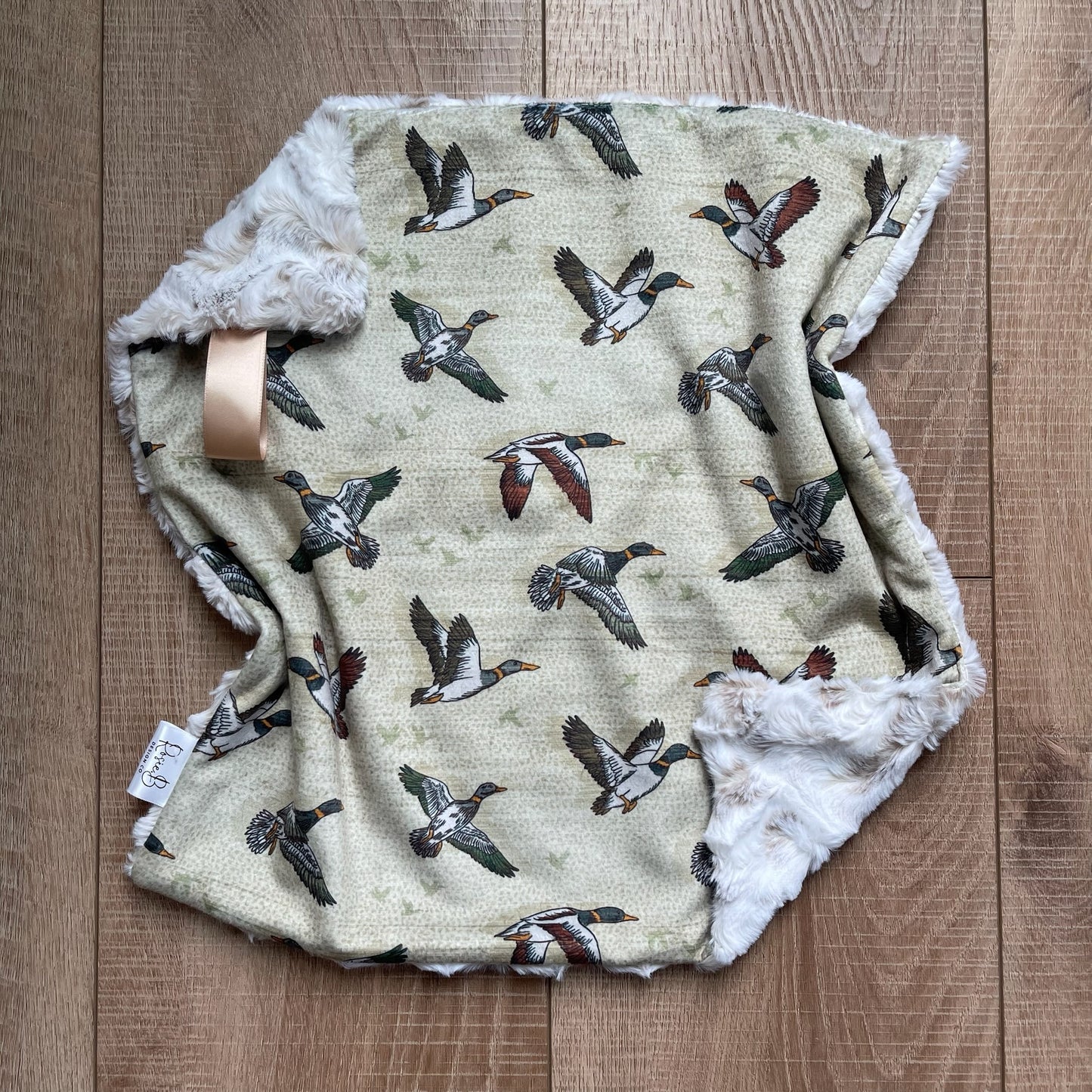 Lovey - Flying Ducks