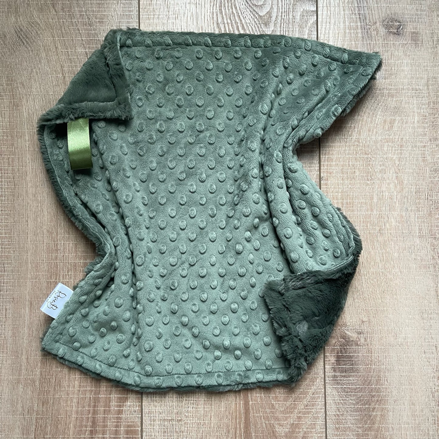 Lovey - Green Dimple and Luxe